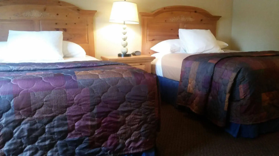 Lakeshore Inn & Suites