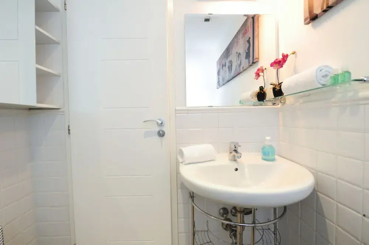 Studio Orange Five Stars Holiday House