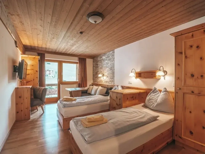 Classic Double room with balcony and with mountain view