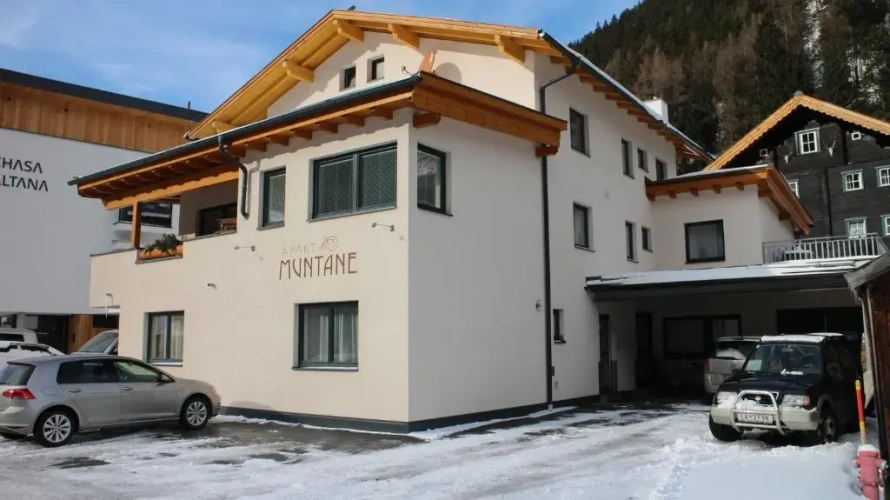 3 Bedrooms Apartment