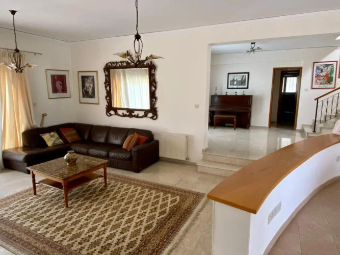 6 bdr villa with TENNIS COURT