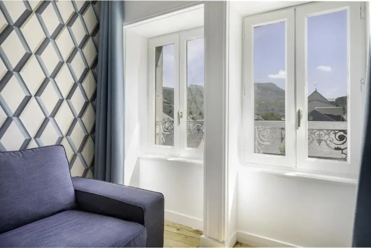 Apartment with mountain view