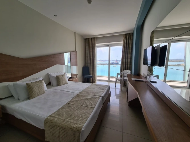 Standard Twin room with balcony and with sea view
