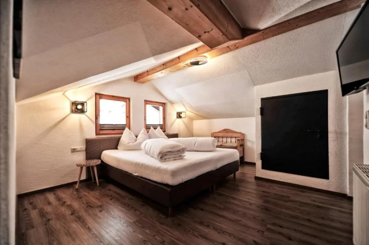 Summit Residence