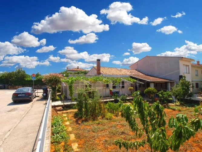 2 Bedrooms Cottage