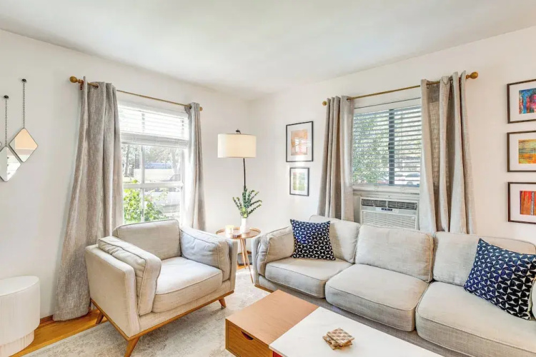 3 Mi to Universal Studios: Chic Home w/ Yard!