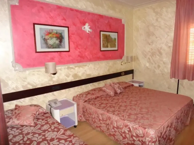 Standard Triple room