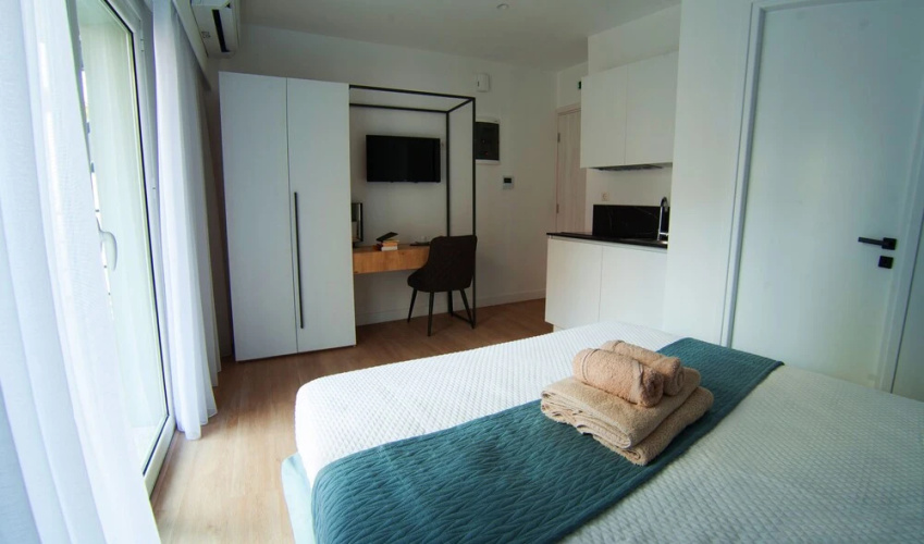 Phaedrus Living Modern Kriel Suites 003