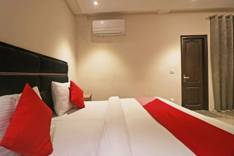 OYO 49069 A Suites