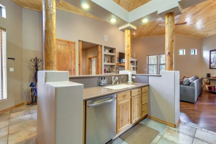 Spacious Torreon Cabin w/ Deck & Gas Grill!
