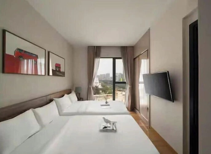 3 Bedrooms Family Club Suite with city view