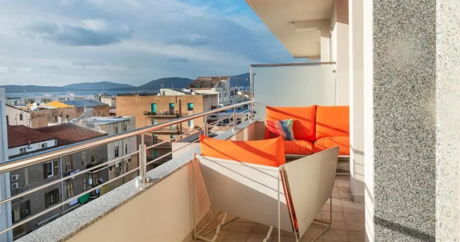 2 Bedrooms Apartment
