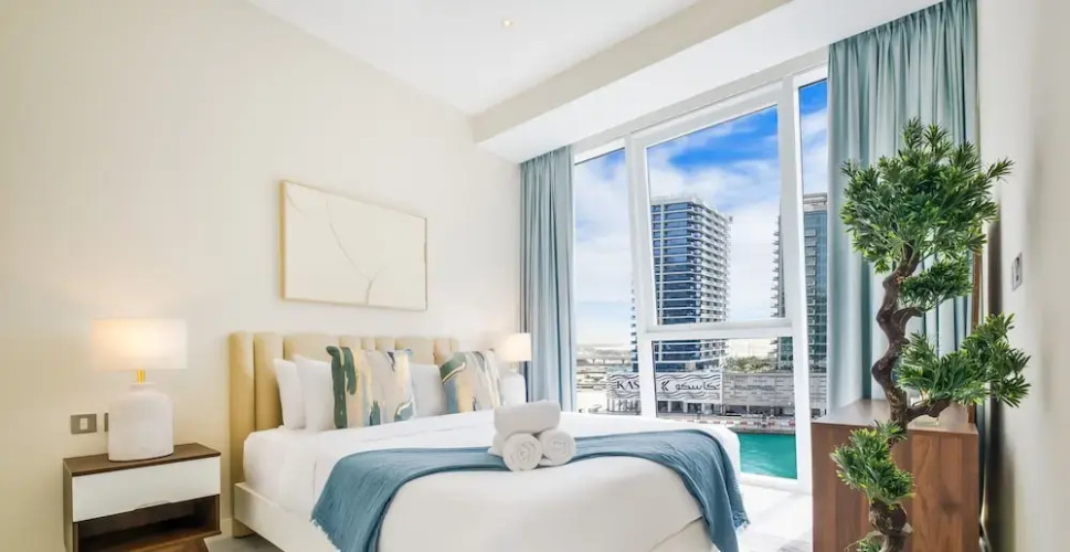 LUX  Pad Executive Suite Canal View 5