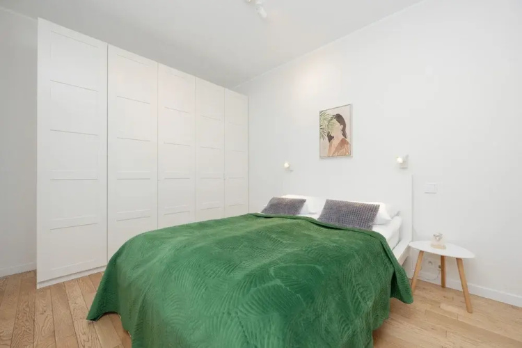 Muranów Apartment Parking by Renters
