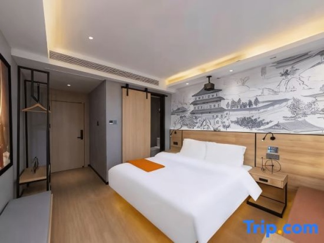 Standard Double room with city view