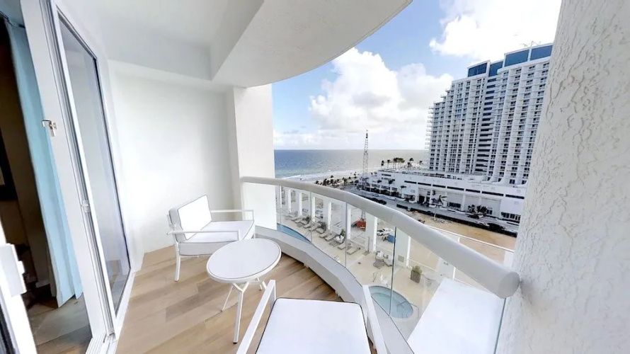 Beachfront Condo in Central Beach