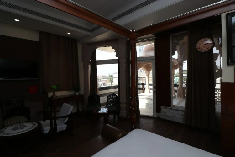 Luxury Double Suite with city view