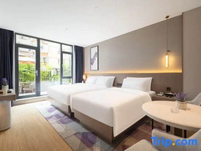 Deluxe Twin Family room