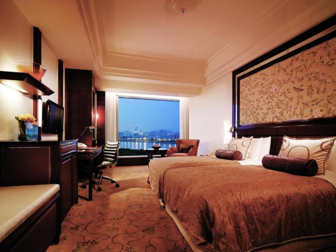 Premier Twin room with river view