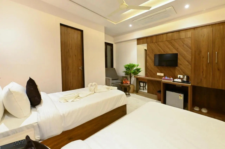 Avalon Palms Agra