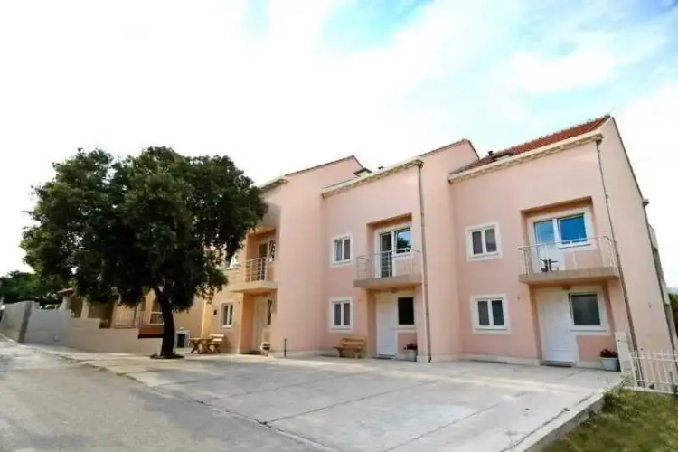 Villa Ana Apartments