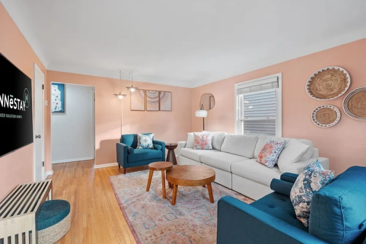 4 Bedrooms Cottage