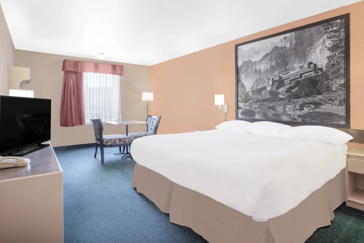 Super 8 Cranbrook