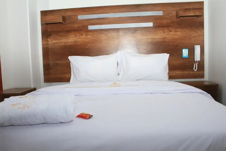 Golden vox hotel suite