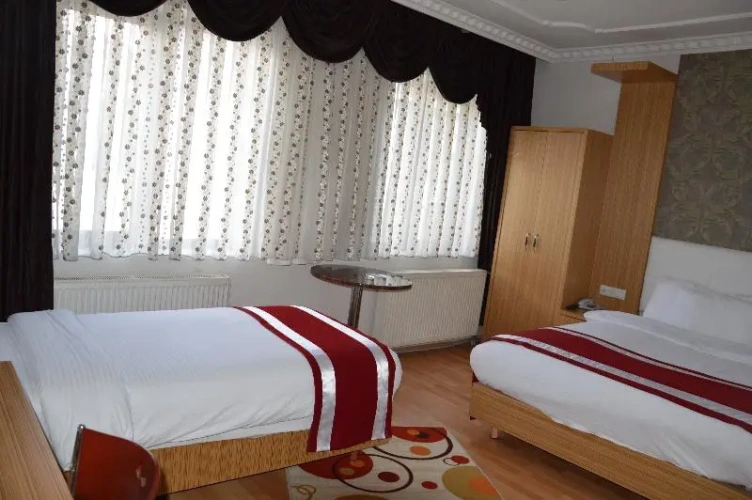 Standard Triple room with city view