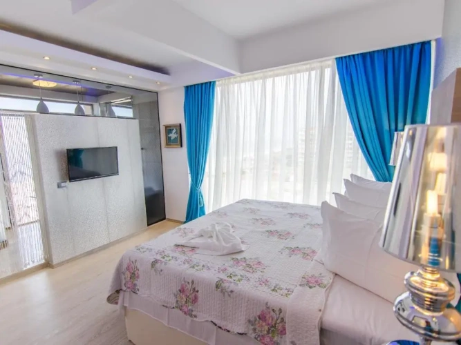 1 Bedroom Suite with lake view