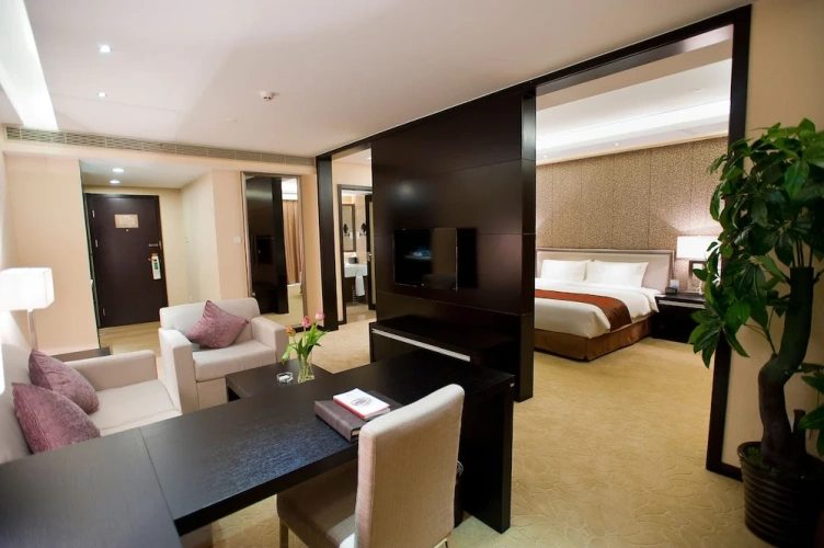 Deluxe Suite with balcony