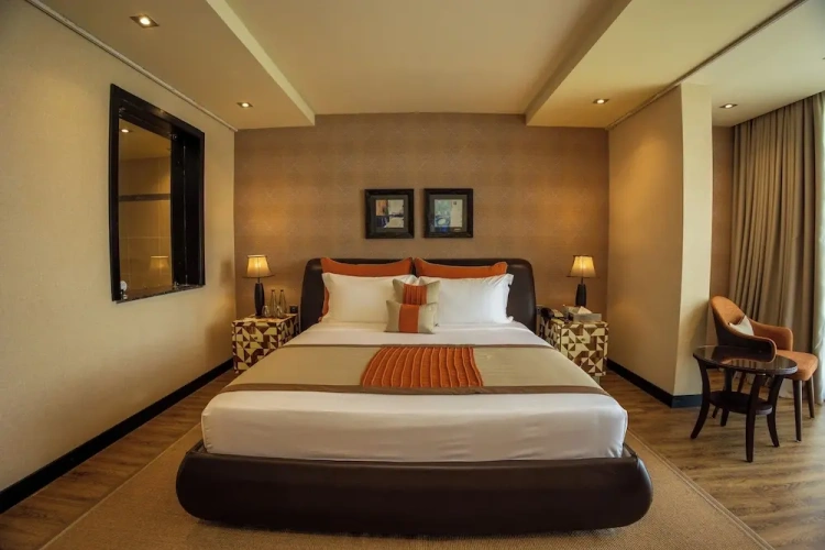 Executive Suite with balcony and with garden view