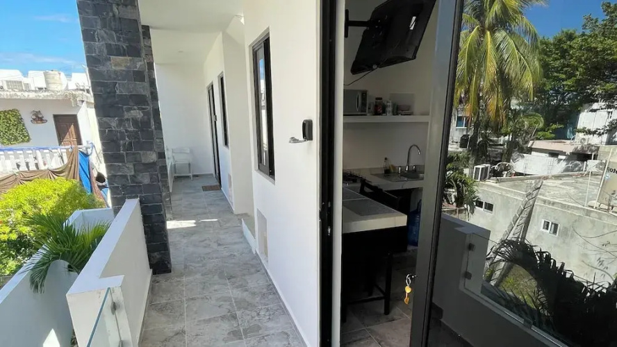 Lavish Studio w Balcony Downtown 4