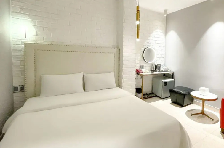 A In Hotel Del Luna