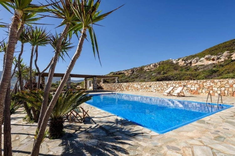 Cottage with partial sea view