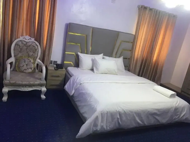Dee Rocket Hotel
