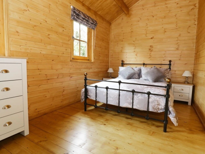 Acorn Lodge