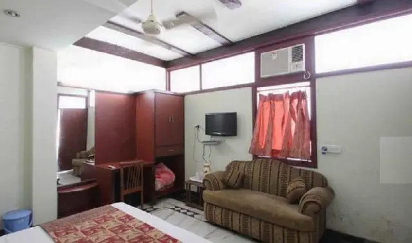 Hotel S.R Palace
