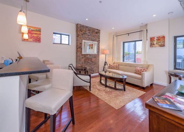 Deedee's Hideaway on GroveOver view