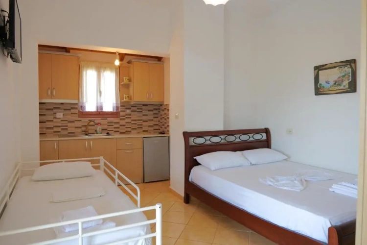 Standard Triple room