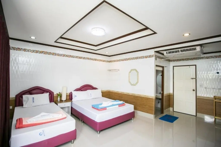Standard Triple room