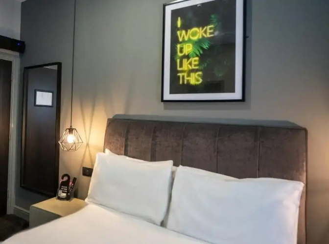 Hotel 105 by Hillcrest Hotel