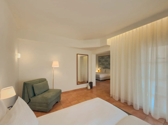Triple Suite with garden view
