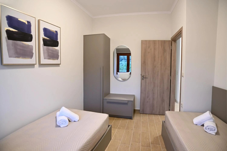Ianthe Apartment