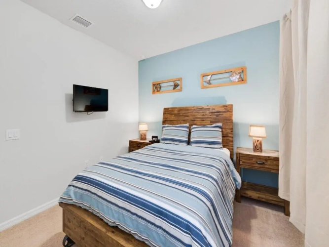 Spacious 8 bedroom home, Windsor at Westside