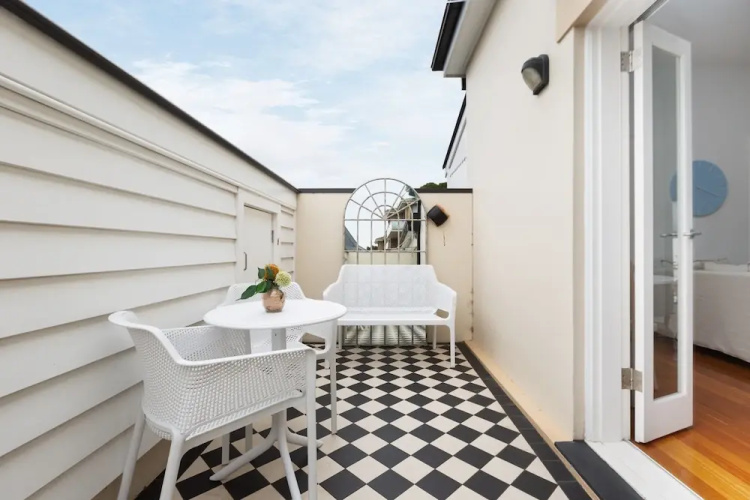 Executive Studio With Patio Near Trains