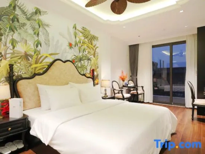 Deluxe Quadruple Family room with city view