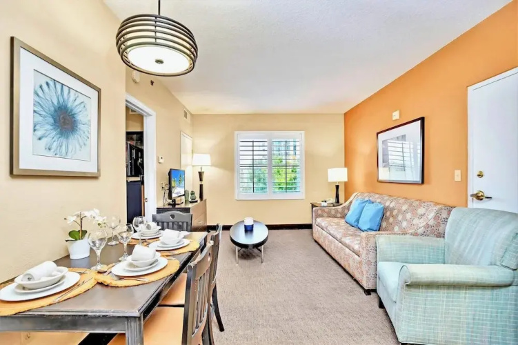 Inviting 1BR Apartment, 8 Mins to Universal Studios