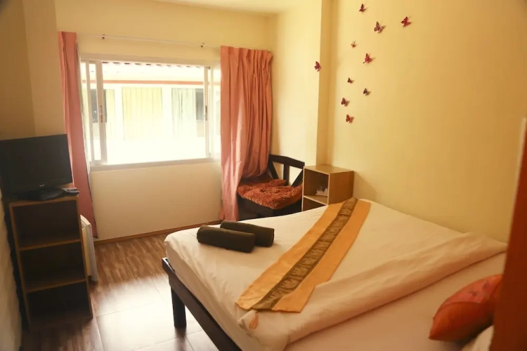 Standard Double room with street view