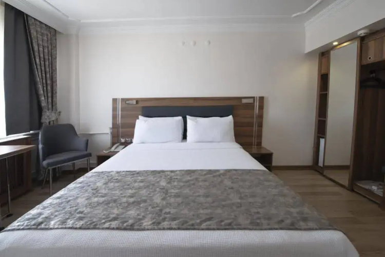 Atiskan Hotel
